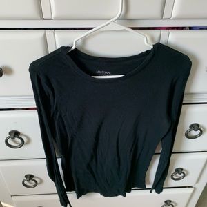 Size medium Merona black long sleeve tee!
